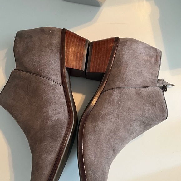 Vionic Serena gray neutral booties with tasseled zipper size 11 Leather - Picture 4 of 7